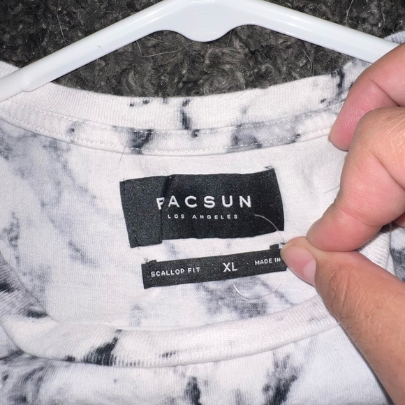 Men’s PacSun Marble Scallop Fit T-Shirt - Picture 2 of 2